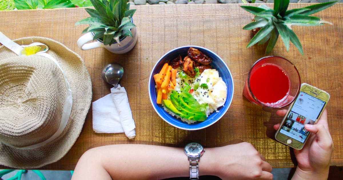Healthy bowl meal with phone — IF lifestyle